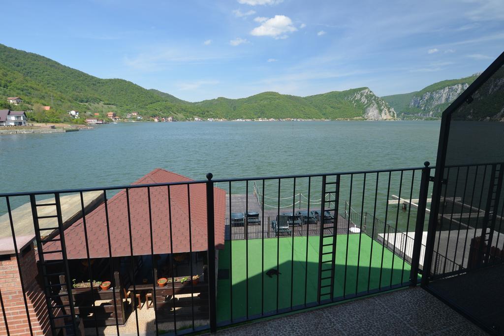 Vila Golful Dunarii Dubova Exterior foto